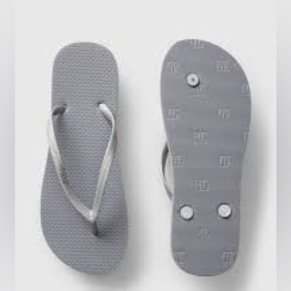 NWT Gap Gray Flip Flops